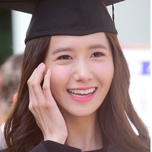 少女時代潤娥畢業　身穿學士服也閃閃發光！