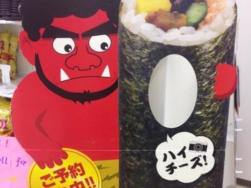 超詭異的挖洞拍照　到底是誰把位置挖在那？