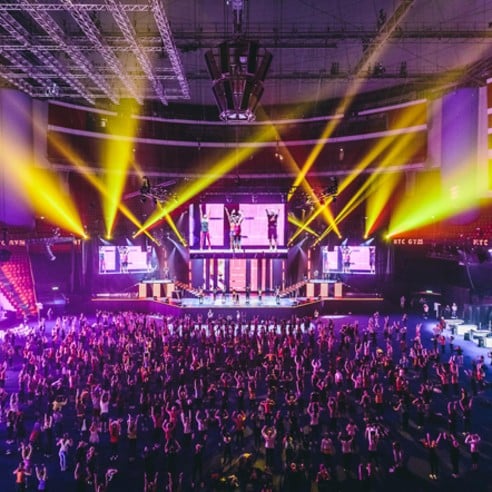 NIKE TIGHT OF THE MOMENT緊身褲為上海和 N+TC TOUR 喝采