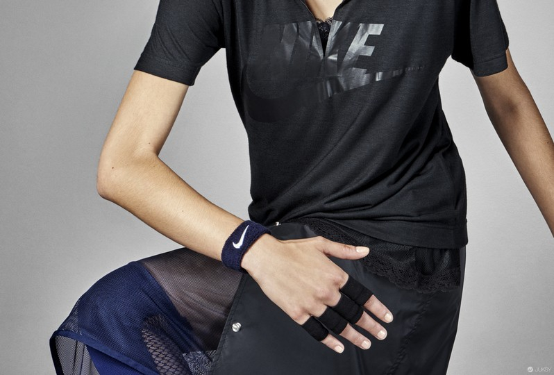 NIKELAB X SACAI為經典運動產品注入女性特質