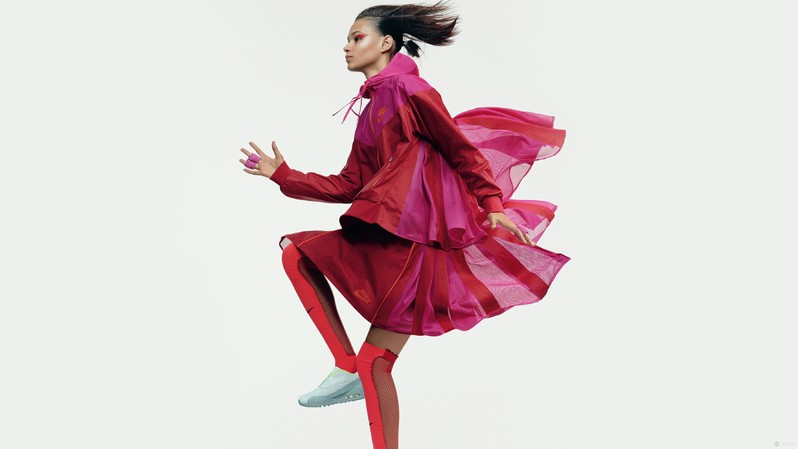 NIKELAB X SACAI為經典運動產品注入女性特質