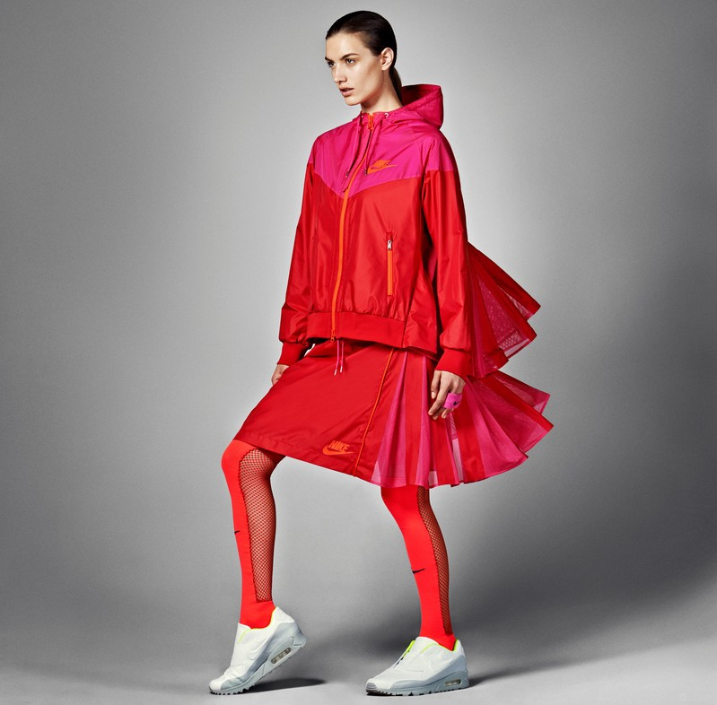 NIKELAB X SACAI為經典運動產品注入女性特質