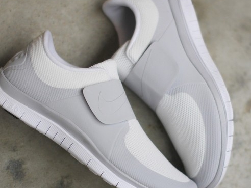 潮流款 Free 系列跑鞋，有魔術貼的 Nike Free Socfly 亮相