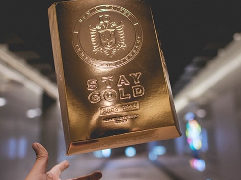 Remix 10th Anniversary Premium Issue " Stay Gold "