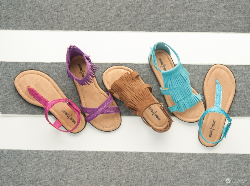 Minnetonka Moccasin S/S 2015 春夏度假風格涼拖鞋履，繽紛上市‏!!