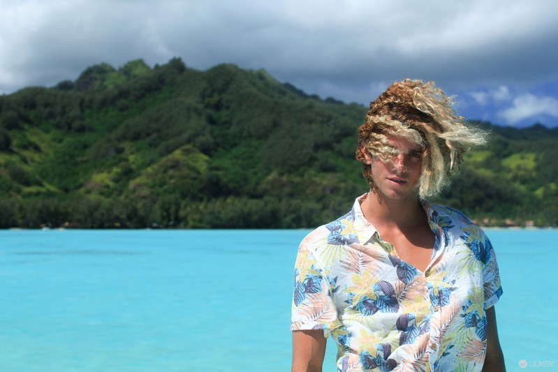 PULL&BEAR 最新泳装系列-- JAY ALVARREZ&ALEXIS REN Lost in Moorea island