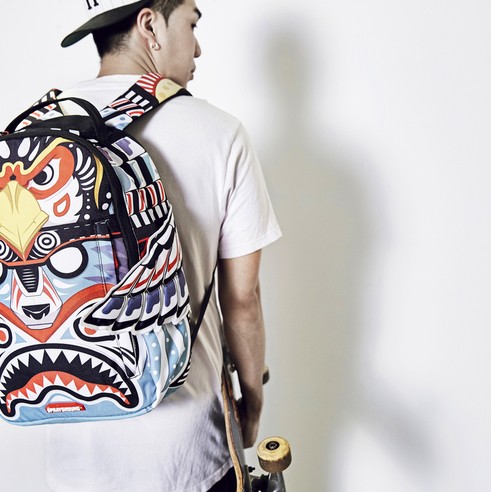 Sprayground 帥遊街頭，潮包踩進時裝週