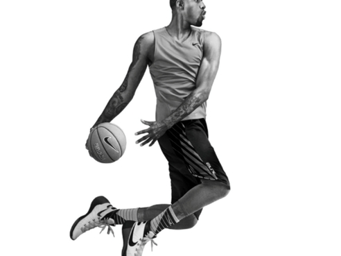 NIKE HYPERDUNK 2015 將現代美學與最新科技融為一體