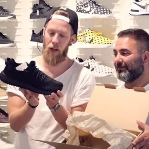 YEEZY BOOST 350 全黑配色本周降臨，台灣同步販售，開箱細節首曝光！