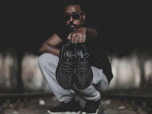 神鞋 Yeezy Boost 350 全黑版　鞋款細節穿搭示範！