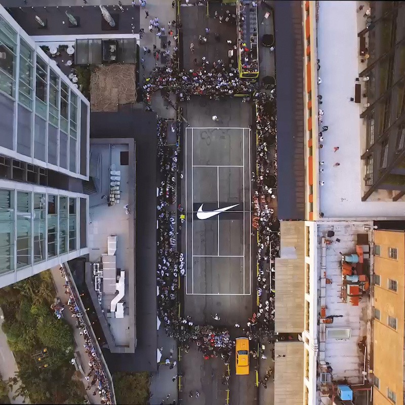 趁著美網開賽,NIKE 邀請一群網壇名將玩起了“街頭網球”