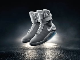 《回到未來》成真！Nike 正式宣告 Air Mag 問世　自動綁鞋帶不是夢