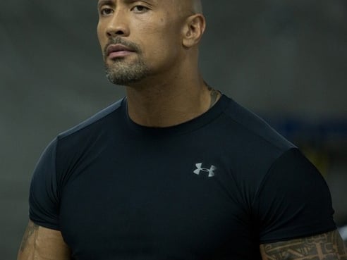 巨石強森正式簽約加入 Under Armour！　10 個與 UA 的超帥氣瞬間！