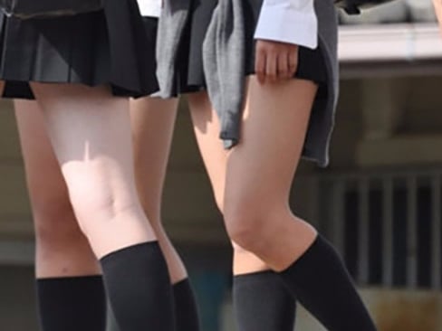 我就是喜歡穿低胸超短裙，看不慣就別看