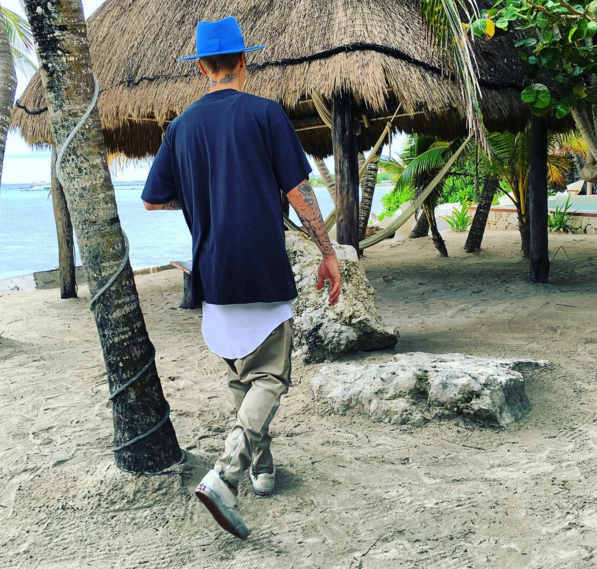 小賈斯汀秀出他的微妙穿搭 到底是潮還是怪?