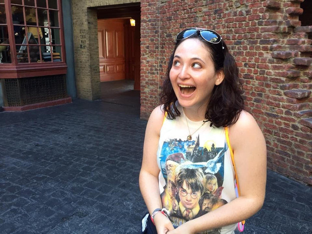 24 歲女孩是《哈利波特》超級鐵粉 收集各國版本的 Harry Potter!