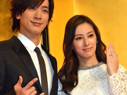 北川景子與 DAIGO 難得同台　召開結婚記者會秀恩愛！