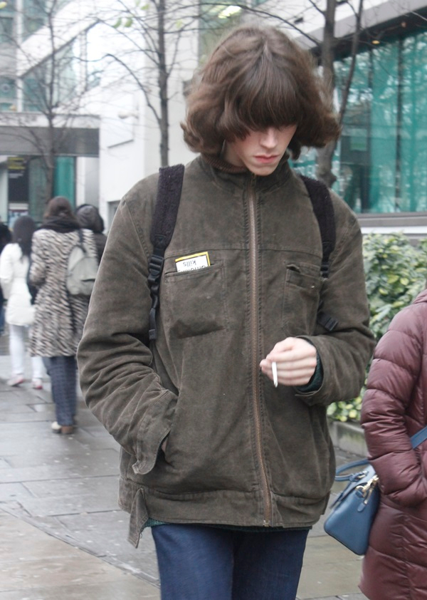 【即時街拍】倫敦下探 4°C 又濕又冷!街頭型男都這樣穿