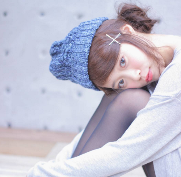 女孩戴毛帽要看起來不邋遢　必搭配上編髮才更顯可愛！