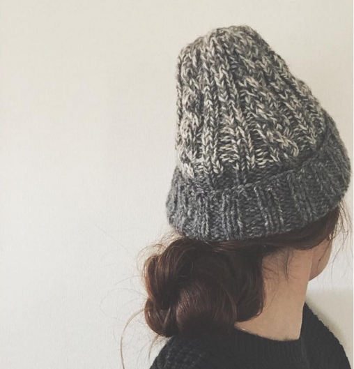 女孩戴毛帽要看起來不邋遢　必搭配上編髮才更顯可愛！