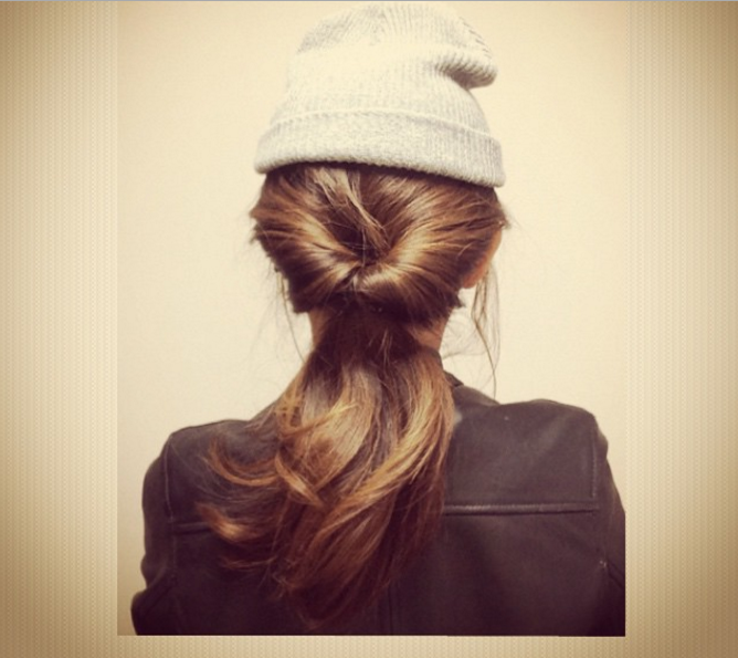 女孩戴毛帽要看起來不邋遢　必搭配上編髮才更顯可愛！