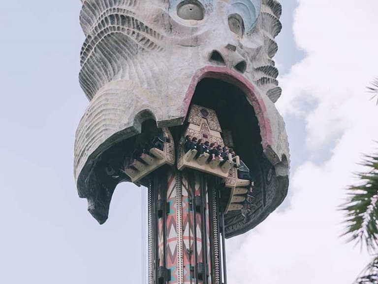 台灣 10 大刺激遊樂設施：搶救地心、大怒神、笑傲飛鷹⋯六福村就包了五項！