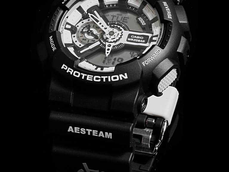 G-SHOCK首度與黃鴻升(小鬼)自創品牌AES聯名 歡度AES七周年 小鬼首度執導品牌形象微電影 經典品牌標誌貫穿簡約俐落的黑白色調設計