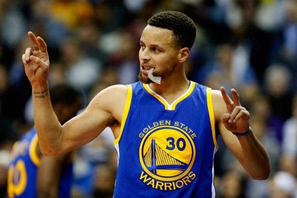 11 顆三分狂拿 51 分！咖哩小子光首節就砍 25 分　巫師根本沒輒