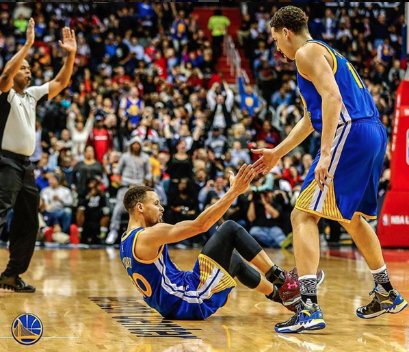 11 顆三分狂拿 51 分！咖哩小子光首節就砍 25 分　巫師根本沒輒