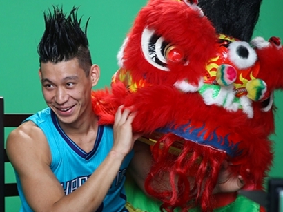 林書豪用 _____ 來慶祝農曆新年！順便擊敗溜馬隊