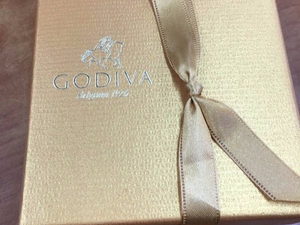 【放閃特輯】反面教材！她人生第一次收到 GODIVA 巧克力　結果卻想打人...