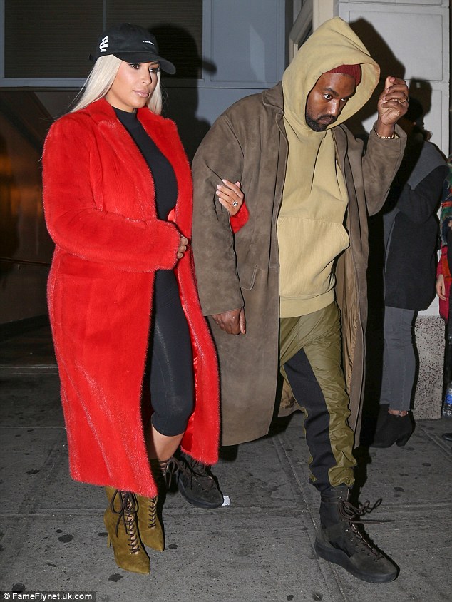 金卡達夏分享「私密」性感照片　紅毯上胸部總是挺立的原因是...