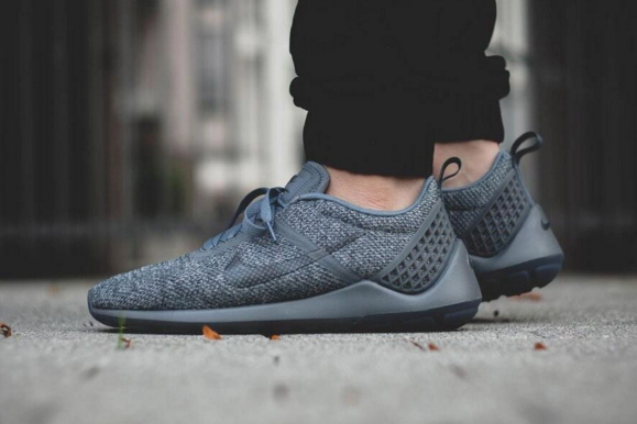 買不起 Yeezy Boost 350 Moonrock?這裡推薦給你風格相近的 5 種便宜鞋款!