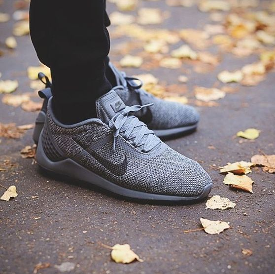 買不起 Yeezy Boost 350 Moonrock？這裡推薦給你風格相近的 5 種便宜鞋款！