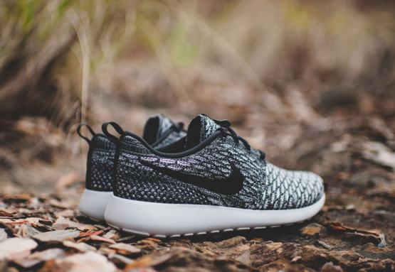 買不起 Yeezy Boost 350 Moonrock?這裡推薦給你風格相近的 5 種便宜鞋款!