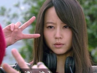 堀北真希亂入龜梨和也新劇　共演「改造野豬妹」招牌手勢超懷念！