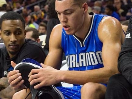 NBA 選手亞倫戈登　居然把 Nike 的這一雙籃球鞋給穿爆了！