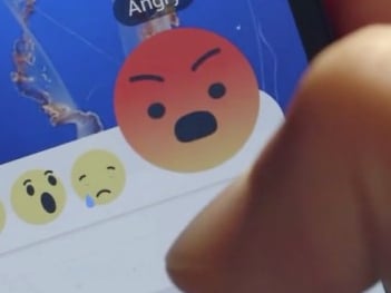臉書表達情緒新功能上路後　最快獲得 10 萬個 Angry 的是他！
