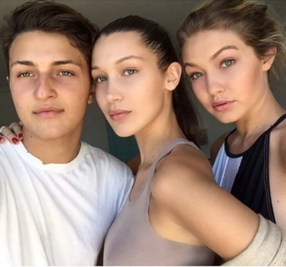 Gigi Hadid 妹妹 Bella 秀出驚人「開胸照」　性感到 10 萬網友點讚！