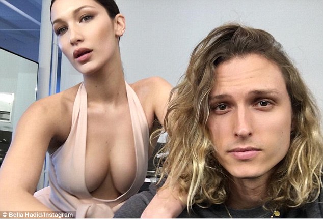 Gigi Hadid 妹妹 Bella 秀出驚人「開胸照」　性感到 10 萬網友點讚！