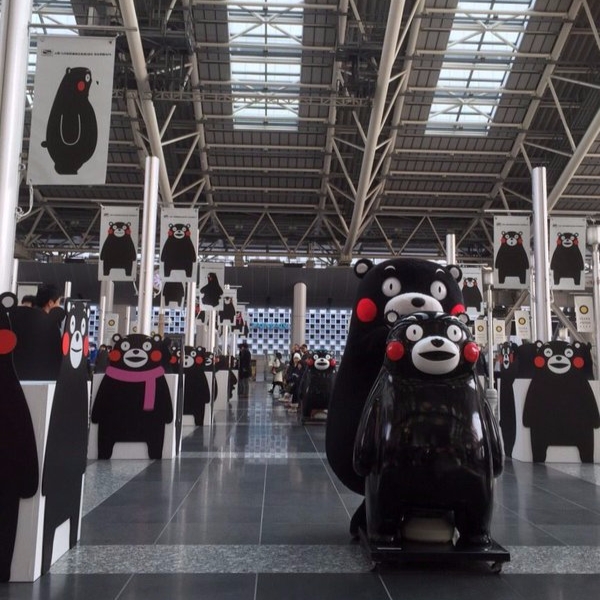 嚇壞路人！熊本熊攻佔新大阪車站　這樣的密度會不會太驚悚？