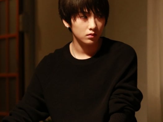 前 KARA 成員「知英」挑戰男裝角色　網友驚：帥到要被掰彎了！