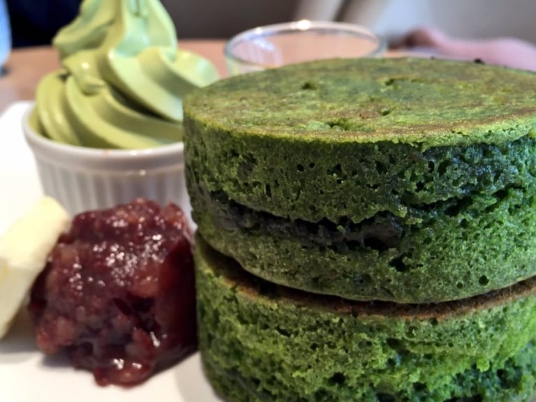日本人也愛！京都必訪的「抹茶厚煎鬆餅」甜點！