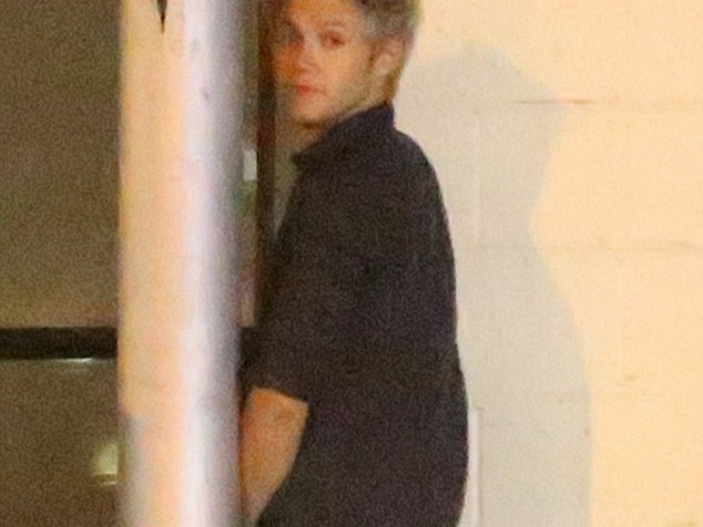 「一世代」Niall 出夜店後　在路邊直接小便被抓包！