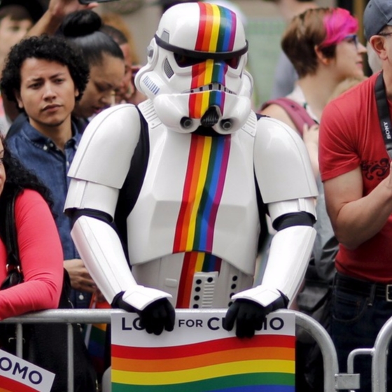 【同愛特輯】彩虹當道戴上墨鏡！ 這 7 個全世界最嗨的同志大遊行可能會閃瞎人