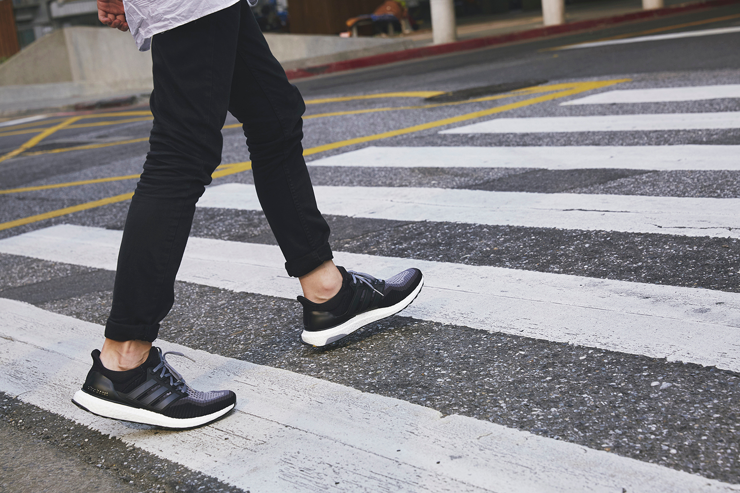 貝克漢、肯伊威斯特兩大家族都穿它!adidas Ultra Boost 黑白神鞋準備開搶