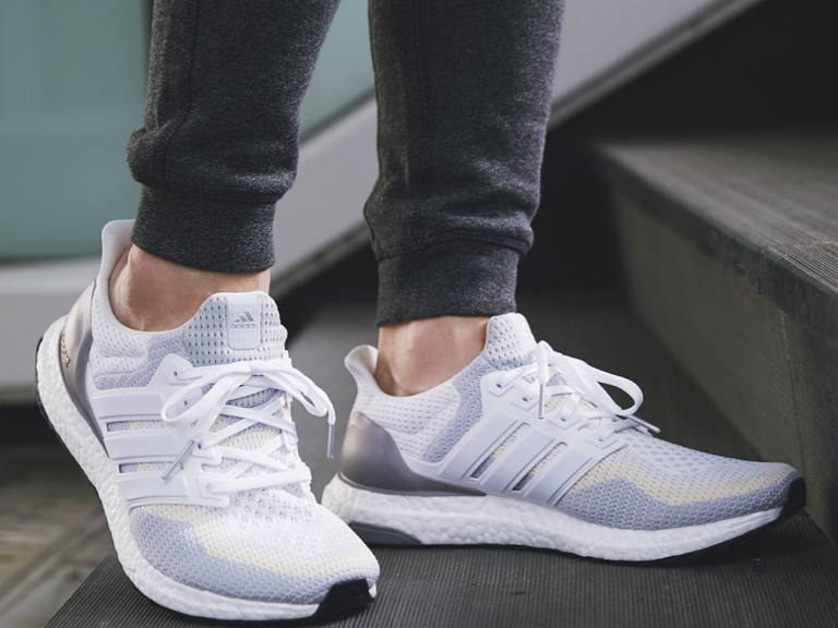 貝克漢、肯伊威斯特兩大家族都穿它!adidas Ultra Boost 黑白神鞋準備開搶