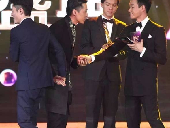 胡歌、霍建華同台又偷牽手　霓凰郡主洩密：《琅琊榜》年底即將…