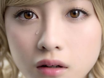 橋本環奈披露全新「金髮」造型 精緻到不像是真人!