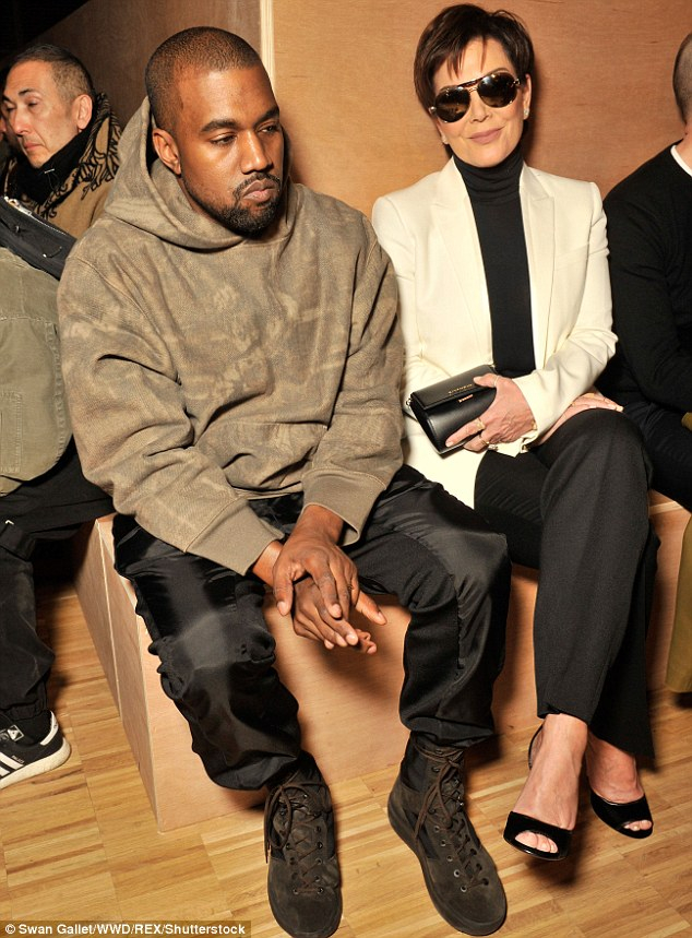 肯伊威斯特對粉絲其實很溫柔　他為等候已久的女孩親筆簽下...